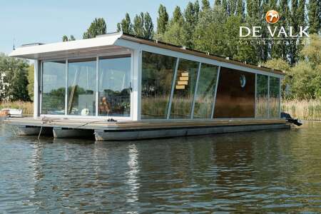 CUSTOM BUILT HOUSEBOAT LUXE MOTOR