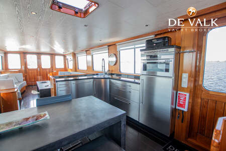 CUSTOM BUILT LIVE ABOARD 1800