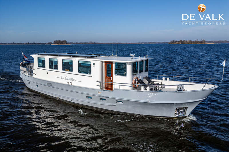 CUSTOM BUILT LIVE ABOARD 1800