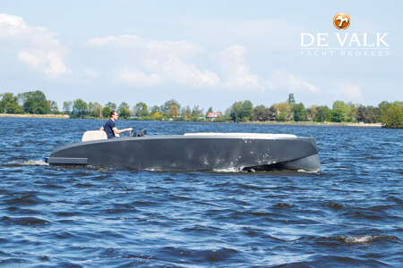 Custom Built Sloop Brut 780