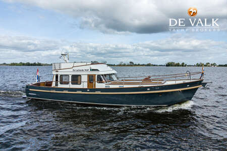 DE VRIES LENTSCH 44 SEDAN