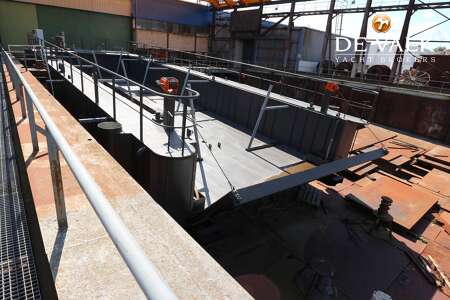 FLOATING DOCK