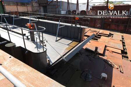 FLOATING DOCK