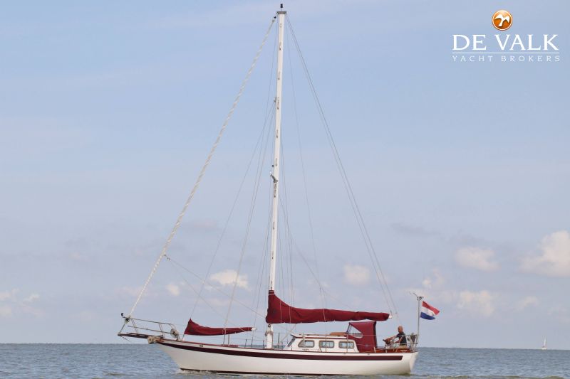 ENDURANCE 35 sailing yacht for sale De Valk Yacht broker