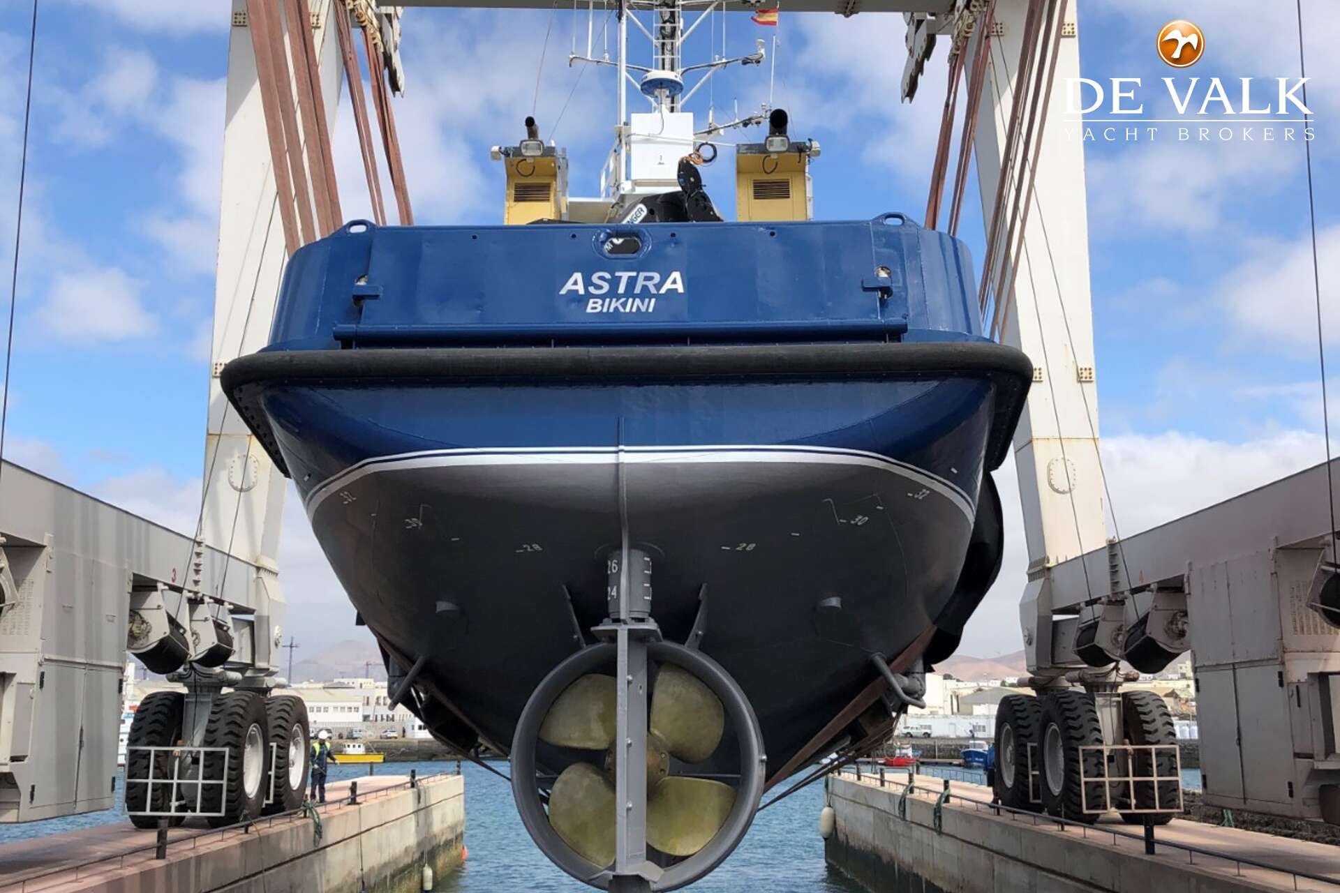 explorer motor yacht astra