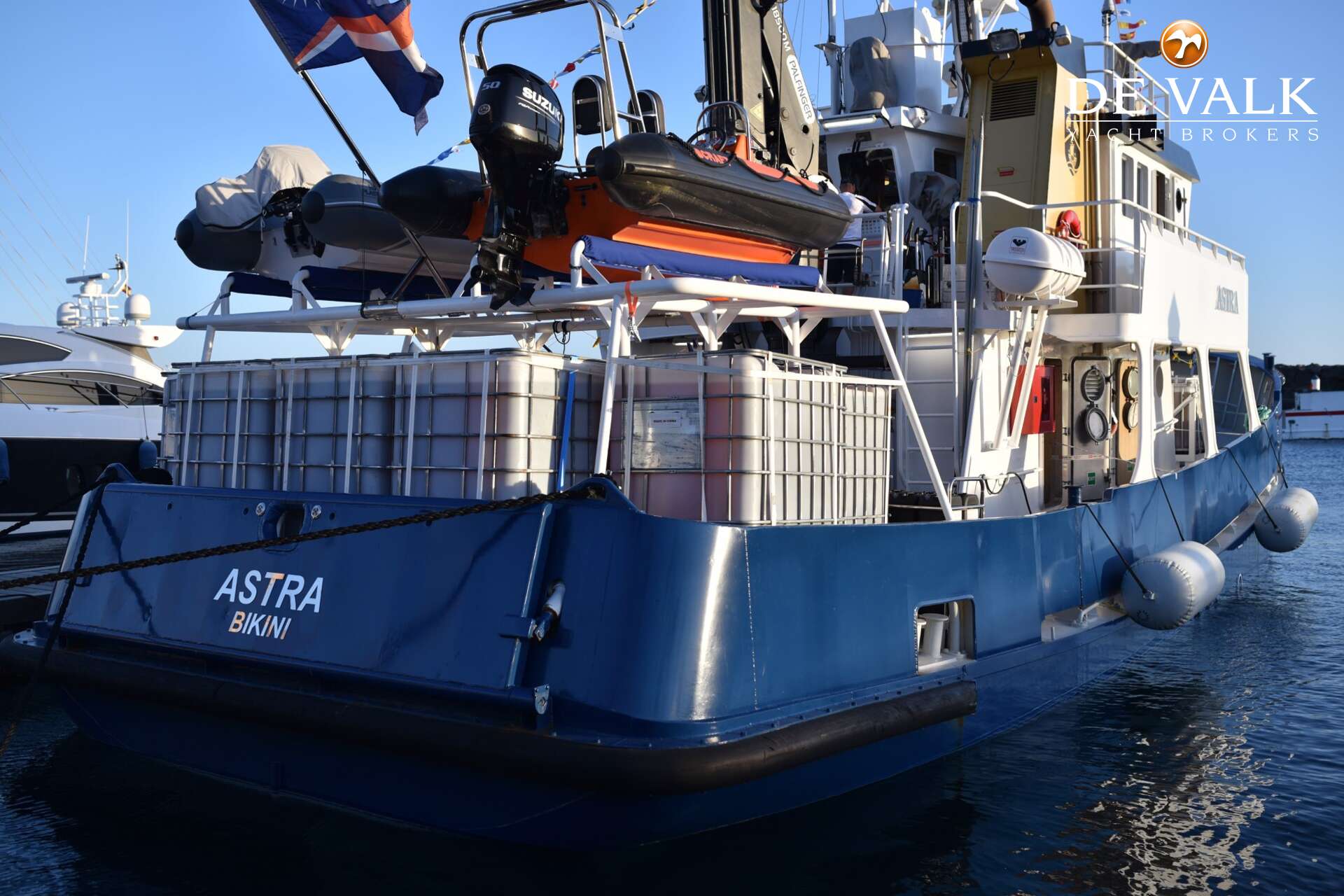 explorer motor yacht astra