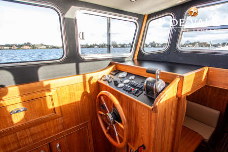 FAIRWAYS MARINE FISHER 30 PILOTHOUSE