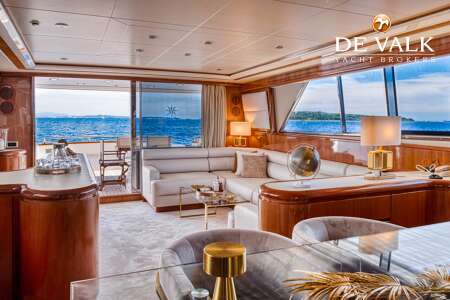 FALCON 82