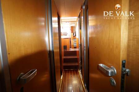 FERRETTI ALTURA 422