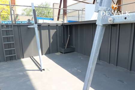 FLOATING DOCK
