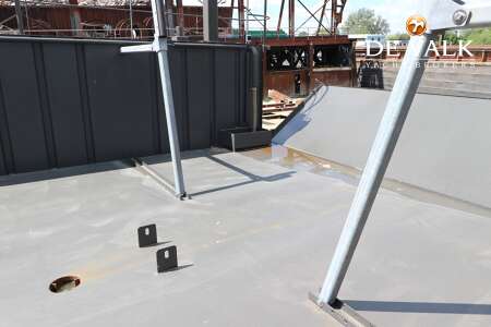 FLOATING DOCK