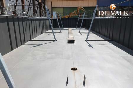 FLOATING DOCK