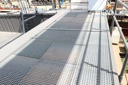 FLOATING DOCK