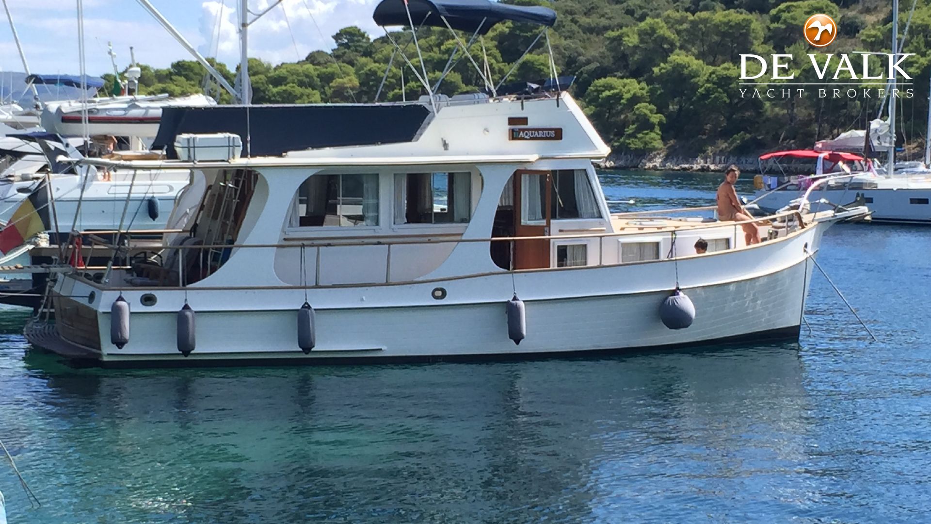 GRAND BANKS 36 EUROPA motor yacht for sale De Valk Yacht broker