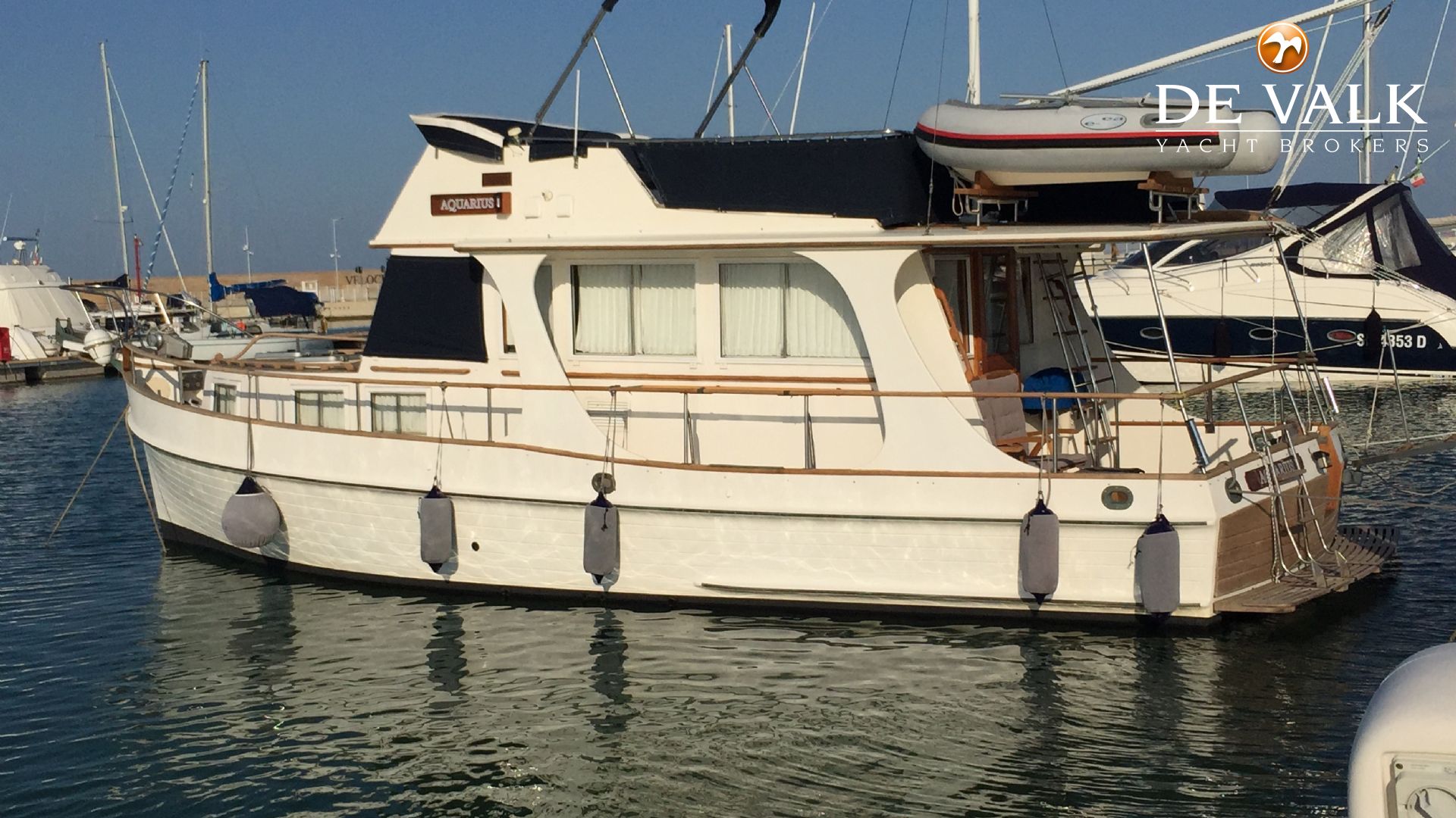 GRAND BANKS 36 EUROPA motor yacht for sale De Valk Yacht broker