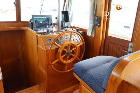 GRAND BANKS 42 MOTORYACHT
