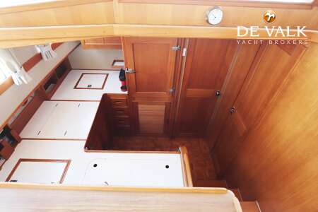 GRAND BANKS 42 MOTORYACHT