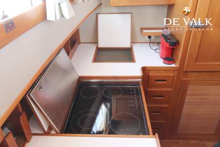 GRAND BANKS 42 MOTORYACHT