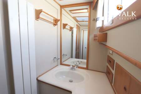 GRAND BANKS 42 MOTORYACHT