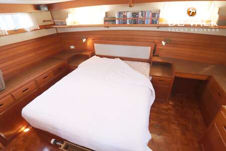 GRAND BANKS 42 MOTORYACHT