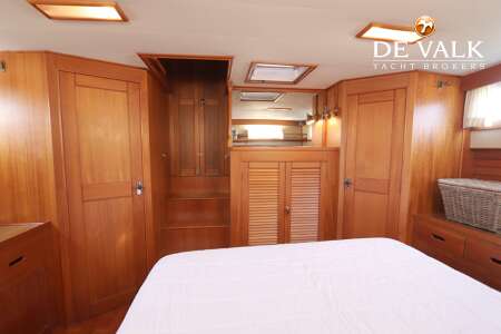 GRAND BANKS 42 MOTORYACHT