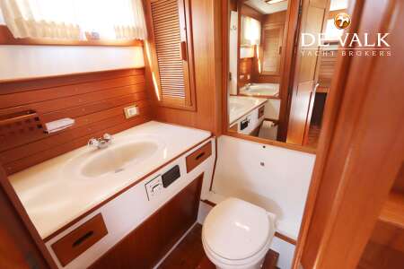 GRAND BANKS 42 MOTORYACHT