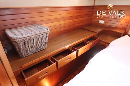 GRAND BANKS 42 MOTORYACHT
