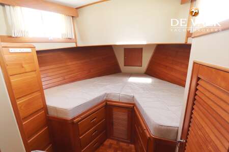 GRAND BANKS 42 MOTORYACHT