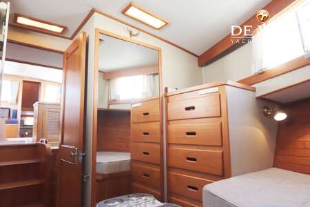 GRAND BANKS 42 MOTORYACHT