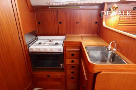 HALLBERG RASSY 31