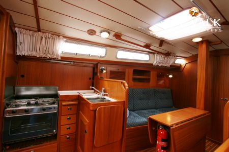 HALLBERG RASSY 31