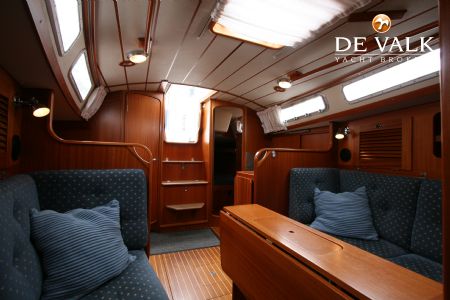 HALLBERG RASSY 31