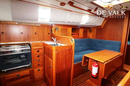HALLBERG RASSY 34