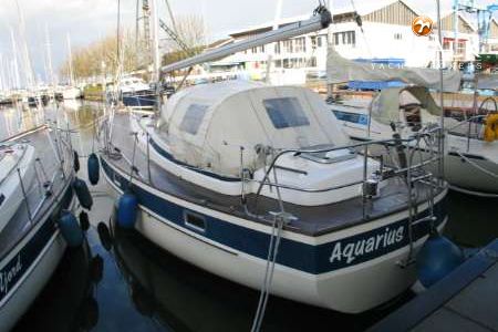 HALLBERG RASSY 352
