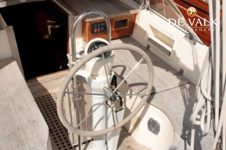 HALLBERG RASSY 352
