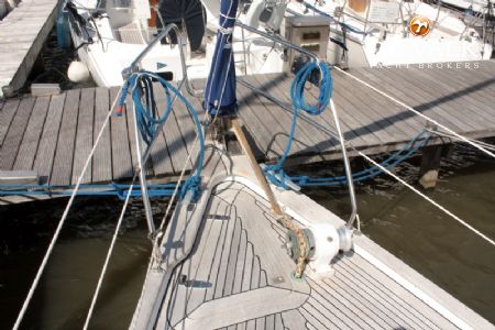 HALLBERG RASSY 352