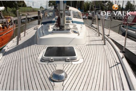 HALLBERG RASSY 352