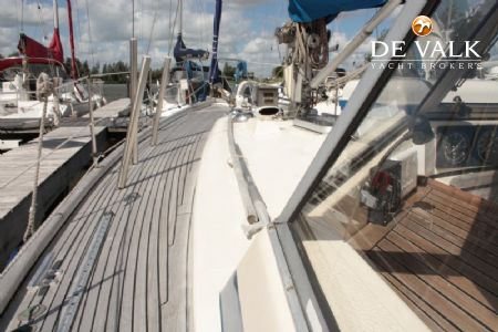 HALLBERG RASSY 352