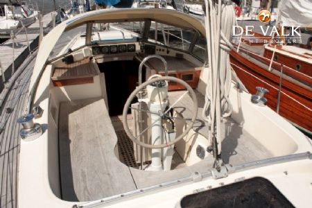 HALLBERG RASSY 352