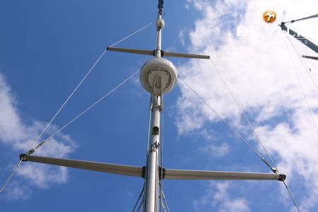 HALLBERG RASSY 352