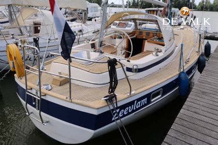 HALLBERG RASSY 352