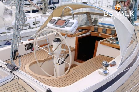 HALLBERG RASSY 352
