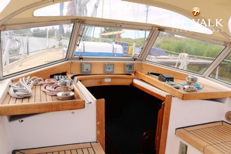 HALLBERG RASSY 352
