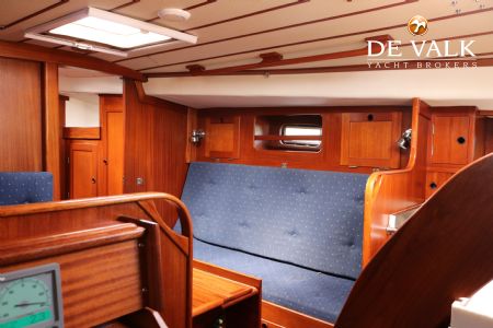 HALLBERG RASSY 352