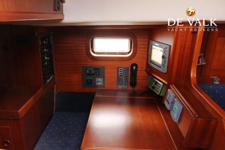 HALLBERG RASSY 352