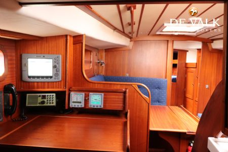 HALLBERG RASSY 352