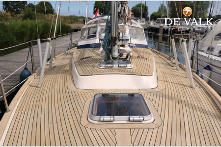 HALLBERG RASSY 352