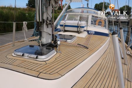 HALLBERG RASSY 352