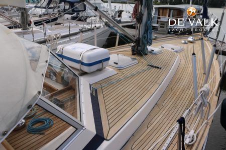 HALLBERG RASSY 352