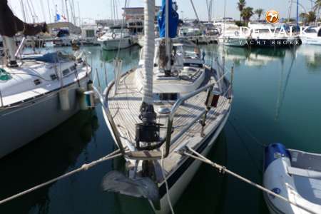 HALLBERG RASSY 352